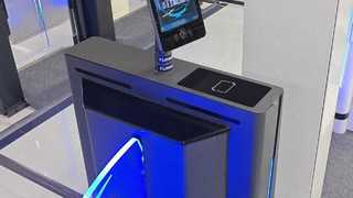 Nhìn kỹ hơn: Cổng rào cản hồng ngoại hợp kim nhôm tự động LA2218
